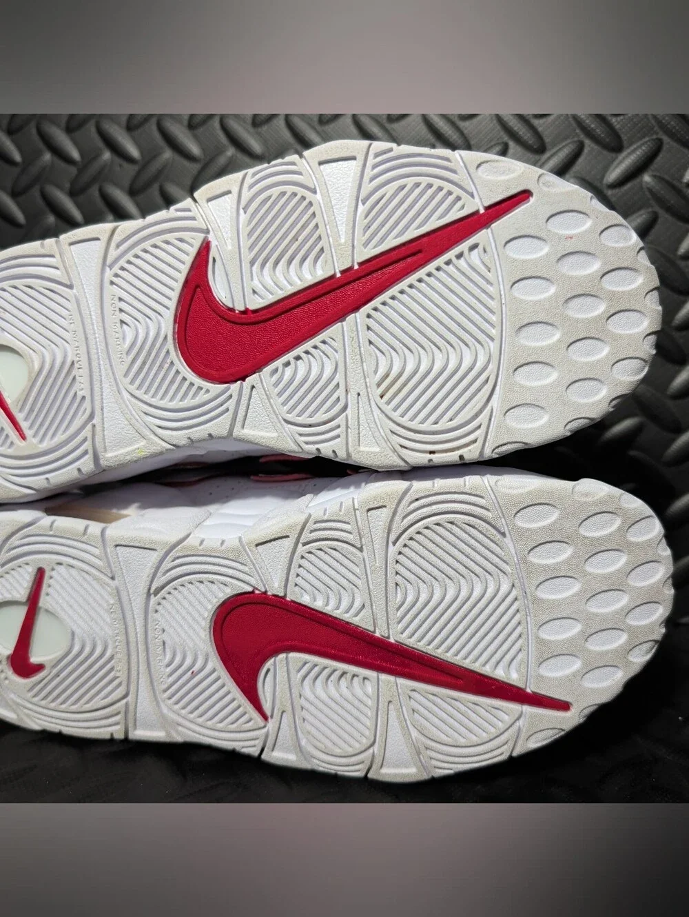 Nike Air More Uptempo White/ Varsity Red Outline (GS) DJ5988-100 size 6y